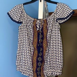 Off the shoulder Xhilaration top - size small